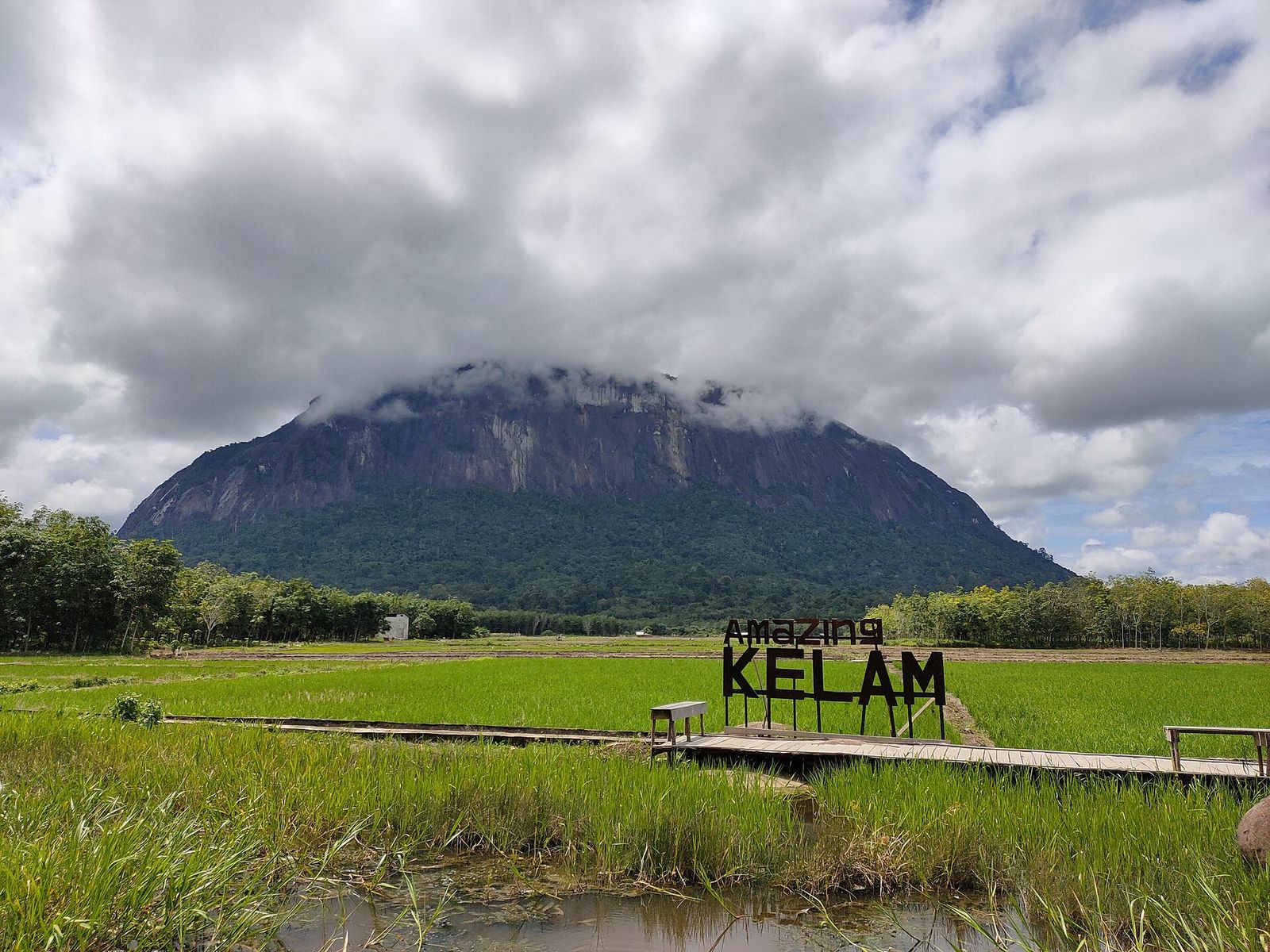 Foto Bukit Kelam