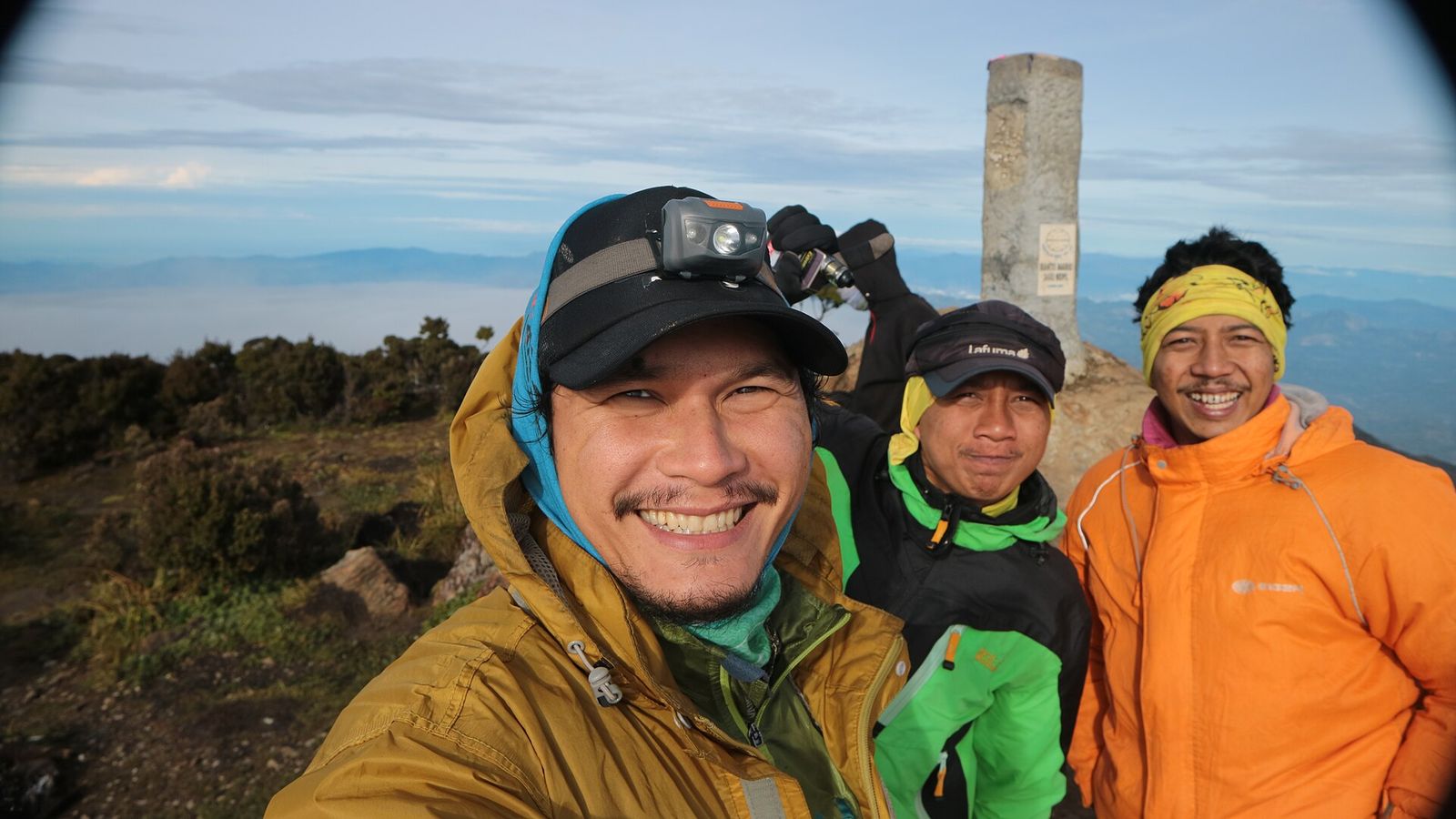 Foto Gunung Latimojong (Puncak Rante Mario)